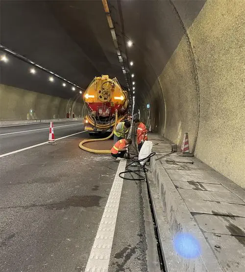 北大镇隧道排水渠清淤